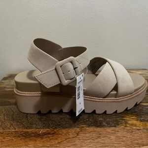 BNWT Torrid Women's Crisscross Beige Platform Sandals